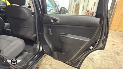 Lot 716 - 2011 CHEVROLET ORLANDO LS