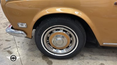 Lot 660 - 1976 ROLLS ROYCE