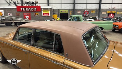 Lot 660 - 1976 ROLLS ROYCE