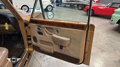 Lot 660 - 1976 ROLLS ROYCE