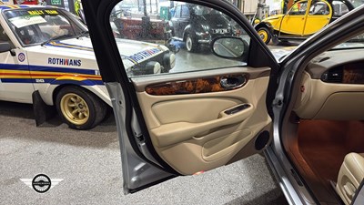 Lot 676 - 2006 JAGUAR XJ EXECUTIVE TDVI AUTO