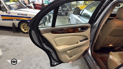 Lot 676 - 2006 JAGUAR XJ EXECUTIVE TDVI AUTO