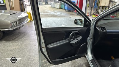 Lot 682 - 2003 TOYOTA