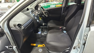 Lot 682 - 2003 TOYOTA