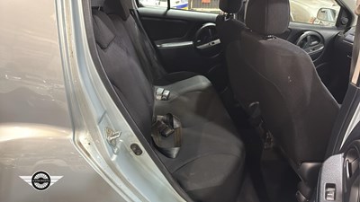 Lot 682 - 2003 TOYOTA