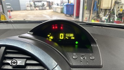 Lot 682 - 2003 TOYOTA