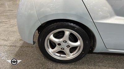 Lot 682 - 2003 TOYOTA