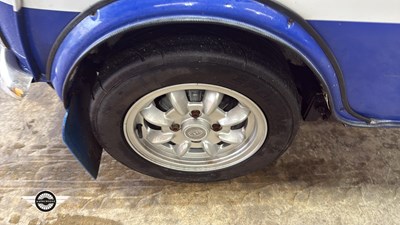 Lot 792 - 1971 AUSTIN MINI 1000