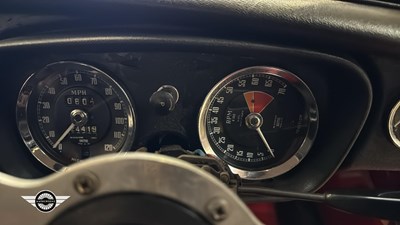 Lot 776 - 1971 MG B