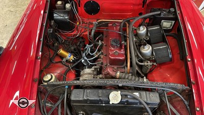 Lot 776 - 1971 MG B