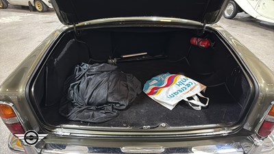 Lot 18 - 1976 ROLLS ROYCE