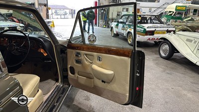 Lot 18 - 1976 ROLLS ROYCE