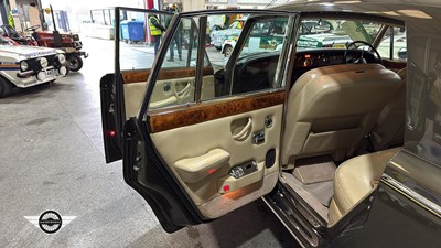 Lot 18 - 1976 ROLLS ROYCE