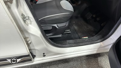 Lot 822 - 2017 FIAT 500L POP STAR