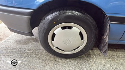 Lot 860 - 1990 VAUXHALL CAVALIER L