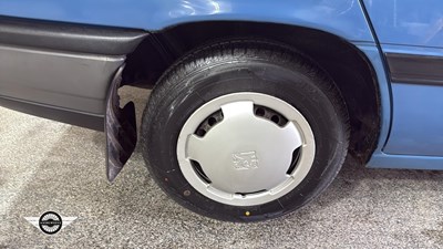 Lot 860 - 1990 VAUXHALL CAVALIER L