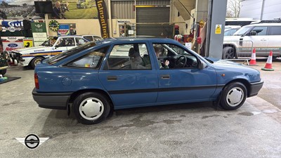 Lot 860 - 1990 VAUXHALL CAVALIER L