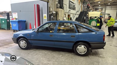 Lot 860 - 1990 VAUXHALL CAVALIER L