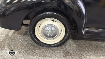 Lot 874 - 1957 MORRIS MINOR 1000