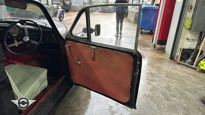 Lot 874 - 1957 MORRIS MINOR 1000