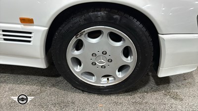 Lot 856 - 1995 MERCEDES SL280 AUTO