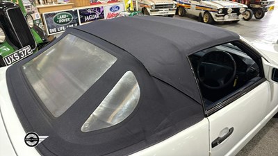 Lot 856 - 1995 MERCEDES SL280 AUTO