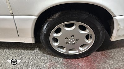 Lot 856 - 1995 MERCEDES SL280 AUTO