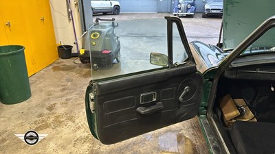 Lot 606 - 1975 MG B GT