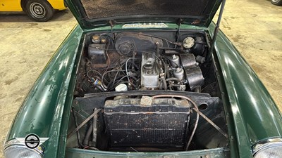 Lot 606 - 1975 MG B GT