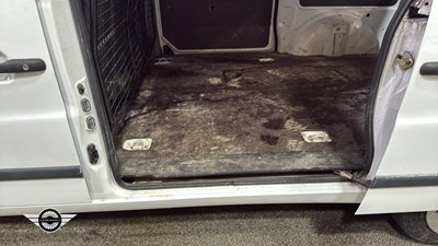 Lot 824 - 1999 MERCEDES VITO 113