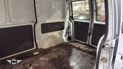 Lot 824 - 1999 MERCEDES VITO 113