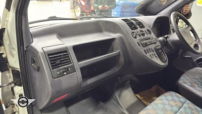Lot 824 - 1999 MERCEDES VITO 113