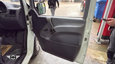 Lot 824 - 1999 MERCEDES VITO 113