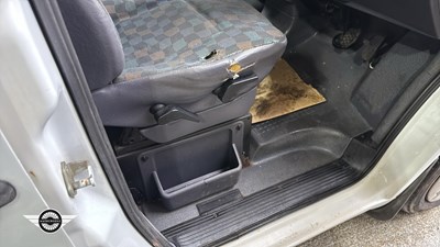 Lot 824 - 1999 MERCEDES VITO 113