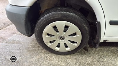 Lot 824 - 1999 MERCEDES VITO 113