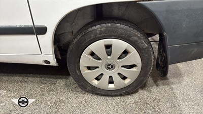 Lot 824 - 1999 MERCEDES VITO 113