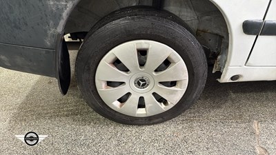 Lot 824 - 1999 MERCEDES VITO 113