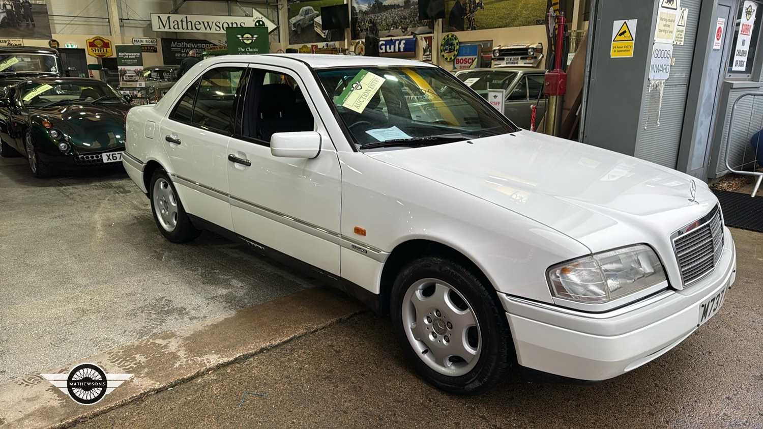 Lot 899 - 1994 MERCEDES C200 AUTO