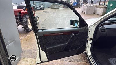 Lot 899 - 1994 MERCEDES C200 AUTO
