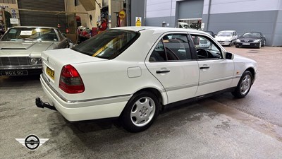 Lot 899 - 1994 MERCEDES C200 AUTO
