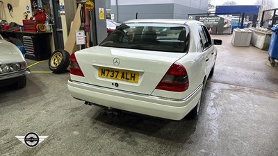 Lot 899 - 1994 MERCEDES C200 AUTO