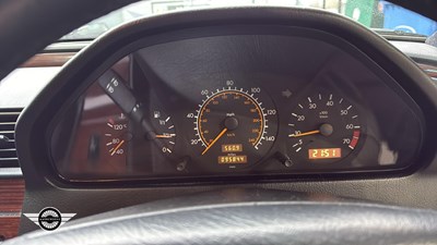 Lot 899 - 1994 MERCEDES C200 AUTO