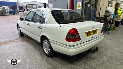 Lot 899 - 1994 MERCEDES C200 AUTO