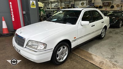 Lot 899 - 1994 MERCEDES C200 AUTO