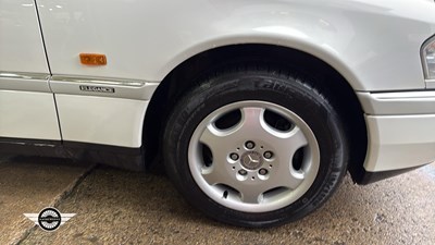 Lot 899 - 1994 MERCEDES C200 AUTO