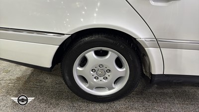 Lot 899 - 1994 MERCEDES C200 AUTO