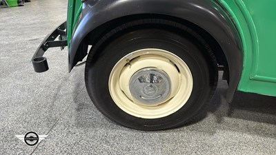 Lot 816 - 1954 MORRIS J