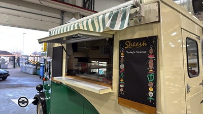 Lot 816 - 1954 MORRIS J