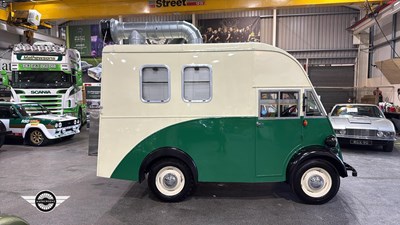 Lot 816 - 1954 MORRIS J