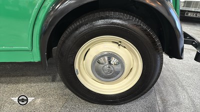 Lot 816 - 1954 MORRIS J